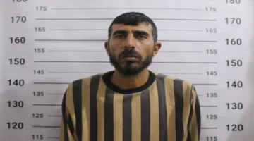 القبض على عنصر من نظام الأسد بتهمة انتهاك حقوق المدنيين وتدنيس جثث الثوار في سوريا